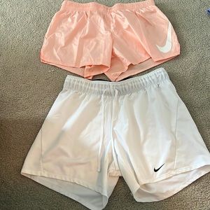 Size S, pink one has lining. Very comfy and stretchy!